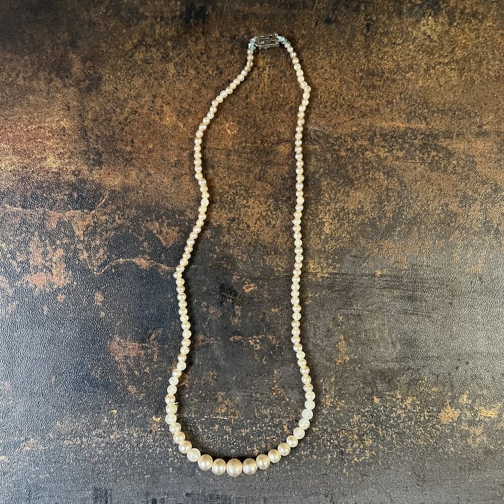Mixed Lot of 3 Vintage Faux Pearl Necklaces in Various Colors & Conditions - Picture 6 of 10